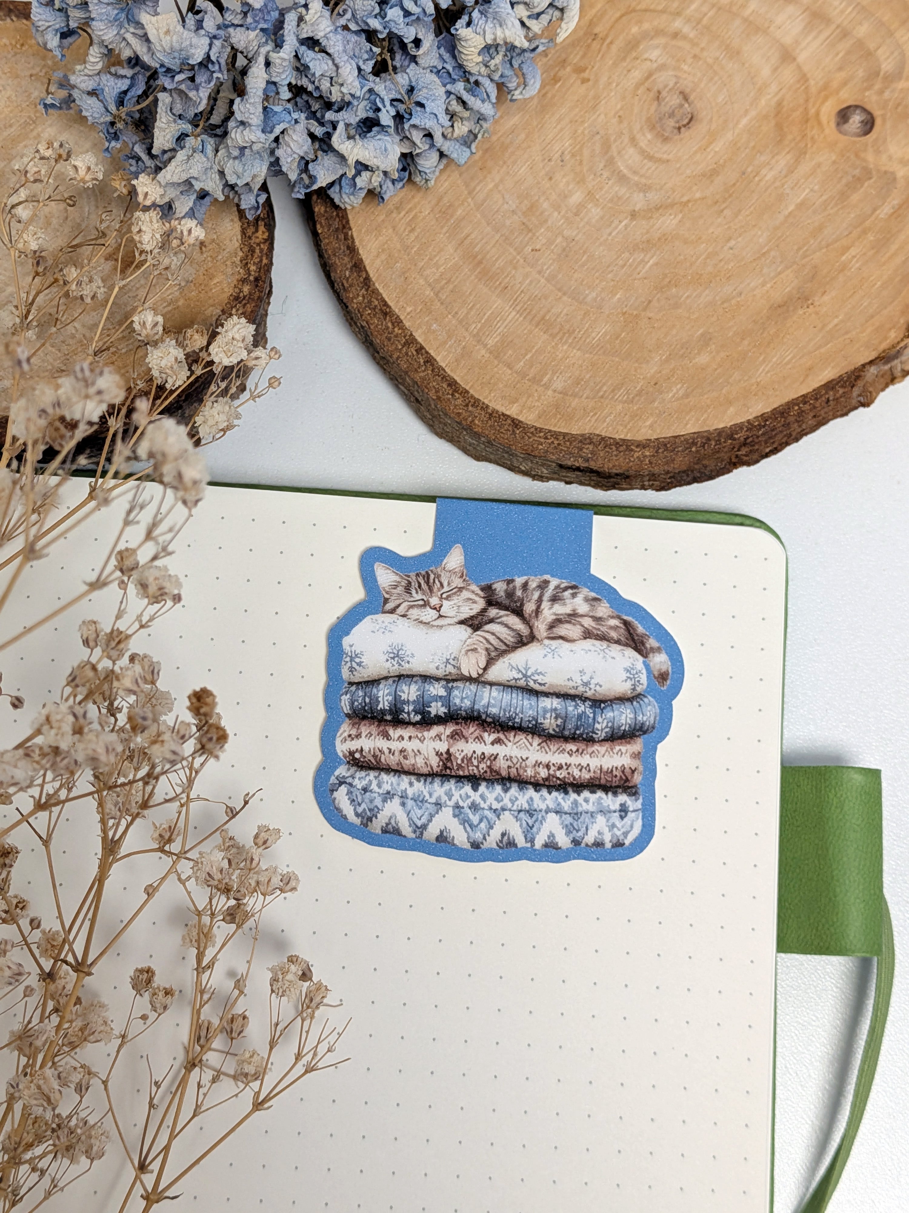 Sleeping Cat Magnetic Bookmark. Cute Page Marker. Reading Accessories